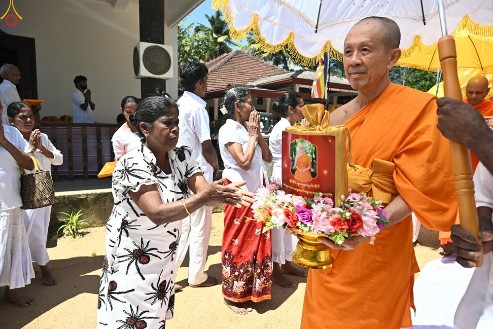 ภาพ No.278722:วันที่ 30 ตุลาคม 2568  กฐินสมทบวัดต่างประเทศ โดยคณะศิษยานุศิษย์  บูชาธรรม 81 ปี หลวงพ่อธัมมชโย  ณ วัดศรีโพธินันทะ ประเทศศรีลังกา