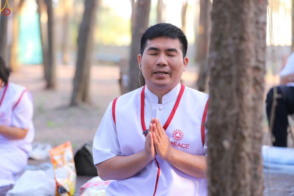 ภาพ No.300572:ภาพเบื้องหลังอาสาสมัครรวมใจ ชุดที่ 3 ในโครงการธรรมยาตรา กตัญญูบูชา มหาปูชนียาจารย์ พระมงคลเทพมุนี(สด จนฺทสโร) พระผู้ปราบมาร อนุสรณ์สถาน 7 แห่ง ปีที่ 14