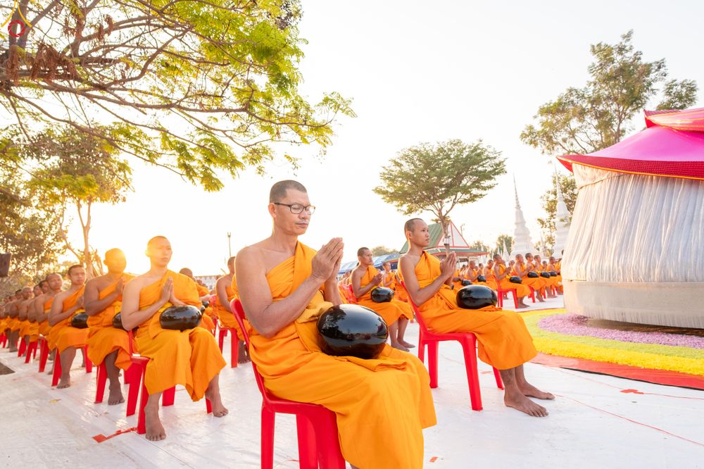 ภาพ No.294429:วันที่ 14 มกราคม พ.ศ. 2569 พิธีตักบาตรพระธรรมยาตรา ณ วัดสองพี่น้อง ต.ต้นตาล อ.สองพี่น้อง จ.สุพรรณบุรี ในโครงการธรรมยาตรา กตัญญูบูชา มหาปูชนียาจารย์ พระมงคลเทพมุนี(สด จนฺทสโร) พระผู้ปราบมาร อนุสรณ์สถาน 7 แห่ง ปีที่ 14