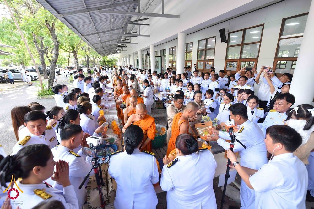 ภาพ No.344310:วันที่ 12 สิงหาคม พ.ศ. 2569  พสกนิกรชาวอำเภอคลองหลวง พร้อมใจร่วมพิธีสวดพระพุทธมนต์และทำบุญตักบาตรถวายพระราชกุศล เนื่องในวันคล้ายวันพระราชสมภพ สมเด็จพระบรมราชชนนีพันปีหลวง และวันแม่แห่งชาติ 12 สิงหาคม 2569