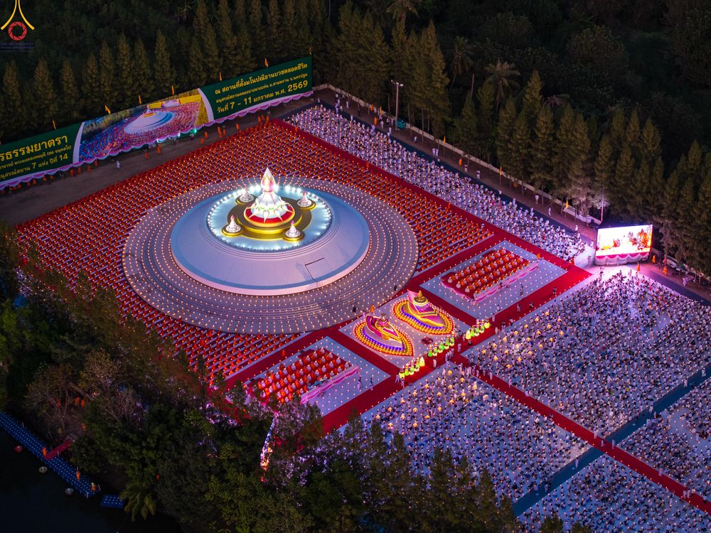 ภาพ No.292120:วันที่ 10 มกราคม พ.ศ. 2569 พิธีจุดประทีปถวายเป็นพุทธบูชา และบูชาธรรมมหาปูชนียาจารย์  ณ อนุสรณ์สถานคลองบางนางแท่น อ.สามพราน จ.นครปฐม ในโครงการธรรมยาตรา กตัญญูบูชา มหาปูชนียาจารย์ พระมงคลเทพมุนี(สด จนฺทสโร) พระผู้ปราบมาร อนุสรณ์สถาน 7 แห่ง ปีที่ 14