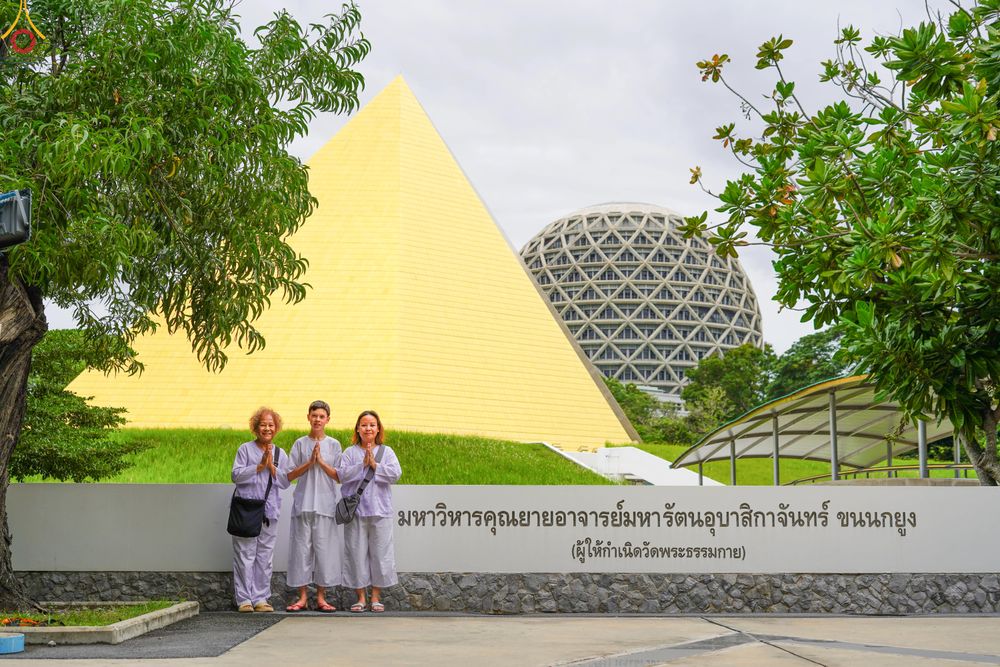 ภาพ No.345140:วันที่ 7 - 19 สิงหาคม พ.ศ.2569 ต้อนรับชาวต่างชาติเยี่ยมชมวัดพระธรรมกาย