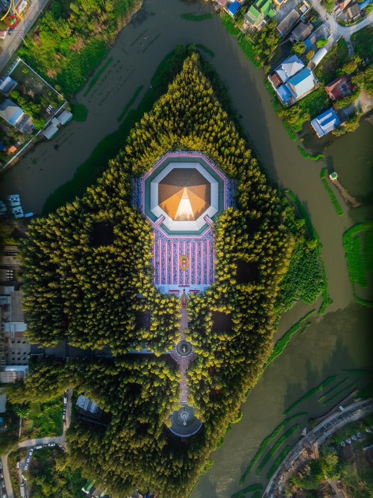 ภาพ No.289317:วันที่ 7 มกราคม พ.ศ. 2569 พิธีตักบาตรพระธรรมยาตรา ณ อนุสรณ์สถานลำดับที่ 1 สถานที่เกิดด้วยรูปกายเนื้อ อนุสรณ์สถานมหาวิหารพระมงคลเทพมุนี (โลตัสแลนด์) อ.สองพี่น้อง จ.สุพรรณบุรี ในโครงการธรรมยาตรา กตัญญูบูชา มหาปูชนียาจารย์ พระมงคลเทพมุนี(สด จนฺทสโร) พระผู้ป