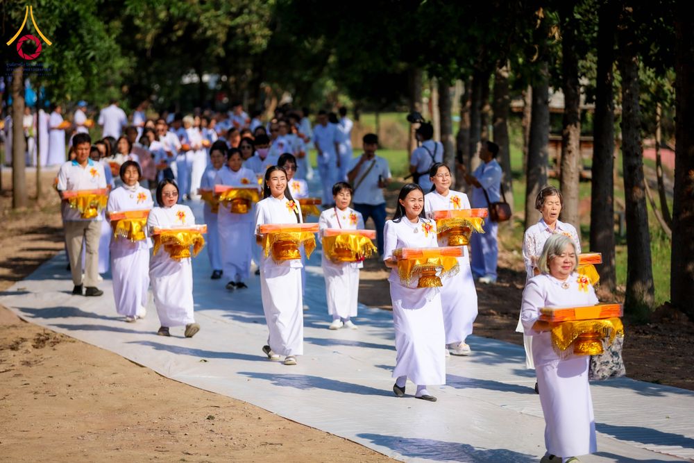 ภาพ No.285720:วันพุธที่ 10 ธันวาคม พ.ศ.2568  พิธีตอกเสาเข็มมงคลต้นสุดท้าย รองรับองค์พระเจดีย์เพื่อสร้างสันติภาพโลก ณ ศูนย์ปฏิบัติธรรมและศูนย์อบรมเยาวชน ชัยนาท