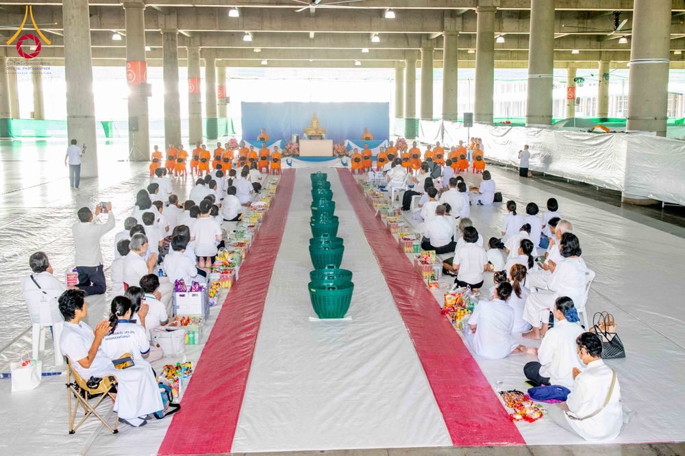 ภาพ No.339966:วันอาทิตย์ที่ 19 กรกฎาคม พ.ศ.2569 พิธีตักบาตรโครงการบรรพชาสามเณรนานาชาติ รุ่นที่ 15 ณ มหารัตนวิหารคด 6 วัดพระธรรมกาย