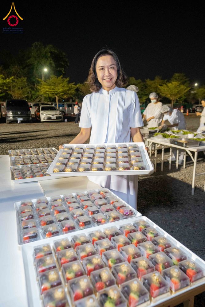 ภาพ No.296612:วันที่ 18 มกราคม พ.ศ. 2569 พิธีถวายภัตตาหารเป็นสังฆทาน แด่พระธรรมยาตรา ณ วัดโบสถ์บน ต.บางคูเวียง จ.นนทบุรี อนุสรณ์สถานลำดับที่ 4 สถานที่เกิดด้วยกายธรรม ในโครงการธรรมยาตรา กตัญญูบูชา มหาปูชนียาจารย์ พระมงคลเทพมุนี(สด จนฺทสโร) พระผู้ปราบมาร อนุสรณ์สถาน 7 แ