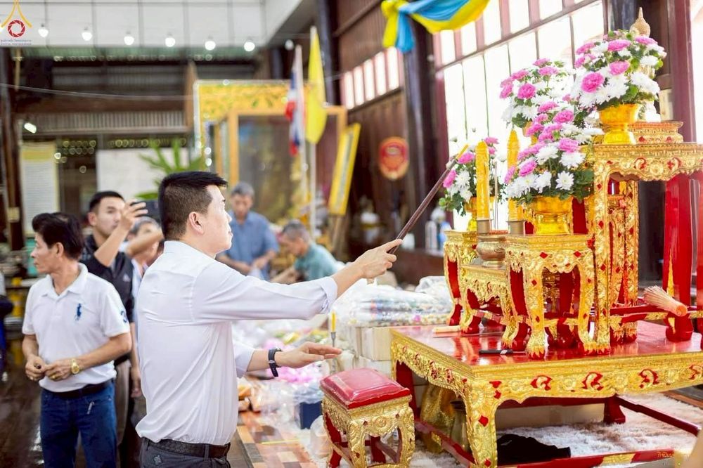 ภาพ No.268784:วันที่ 19 ตุลาคม พ.ศ. 2568 พิธีทอดกฐินสามัคคีทั่วไทย ณ วัดราษฎร์เจริญธรรม (วัดสุน) ต.ดำเนินสะดวก อ.ดำเนินสะดวก จ.ราชบุรี โดยคณะศิษยานุศิษย์ บูชาธรรม 81 ปี หลวงพ่อธัมมชโย