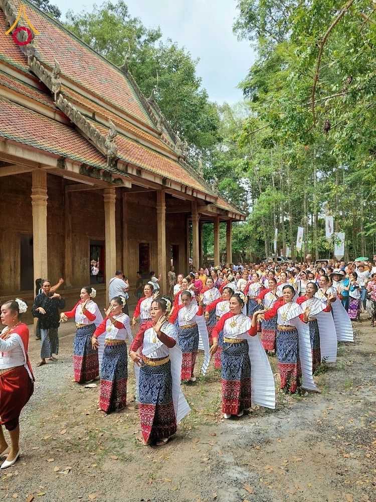 ภาพ No.177048:พิธีทอดกฐิน ณ วัดกรุงราษฎร์บำรุง จ.ปราจีนบุรี ในโครงการทอดกฐินสามัคคีทั่วไทย 30,000 วัด บูชาธรรม 80 ปี หลวงพ่อธัมมชโย โดยคณะศิษยานุศิษย์วัดพระธรรมกาย วันที่ 15 พฤศจิกายน พ.ศ. 2567