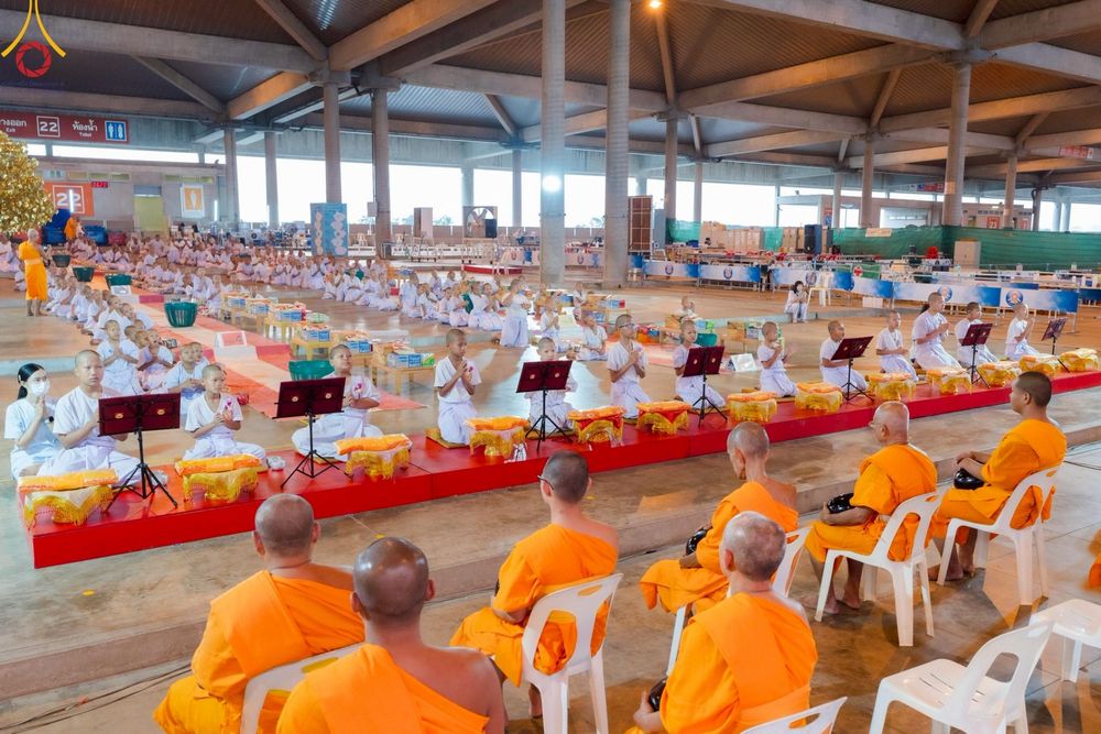 ภาพ No.214549:วันศุกร์ที่ 4 เมษายน พ.ศ.2568 นาคธรรมทายาทตักบาตรพระพี่เลี้ยง ในโครงการบรรพชาสามเณร ฟื้นฟูพระพุทธศาสนาทั่วไทย ณ วิหารคด 22 วัดพระธรรมกาย