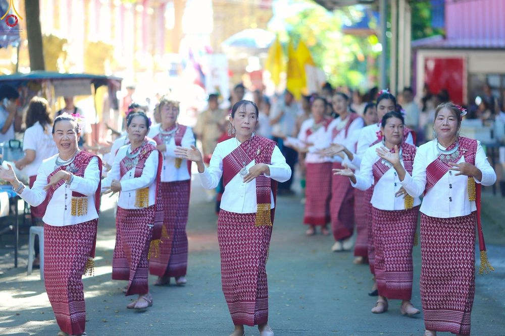 ภาพ No.269150:วันที่ 26 ตุลาคม พ.ศ. 2568 พิธีทอดกฐินสามัคคีทั่วไทย ณ วัดป่าตาลใต้ อ.ขุนตาล จ.เชียงราย โดยคณะศิษยานุศิษย์ บูชาธรรม 81 ปี หลวงพ่อธัมมชโย