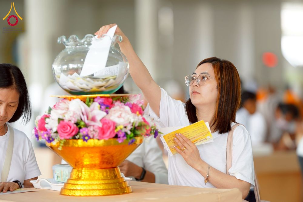 ภาพ No.276416:วันศุกร์ที่ 5 ธันวาคม พ.ศ. 2568 (วันพระ ขึ้น 15 ค่ำ เดือน 1) พิธีบุพเปตพลี ครั้งที่ 175 ร่วมอุทิศบุญแด่หมู่ญาติที่ล่วงลับไปแล้ว และสืบทอดอายุพระพุทธศาสนา ณ หอฉันคุณยายอาจารย์ฯ วัดพระธรรมกาย