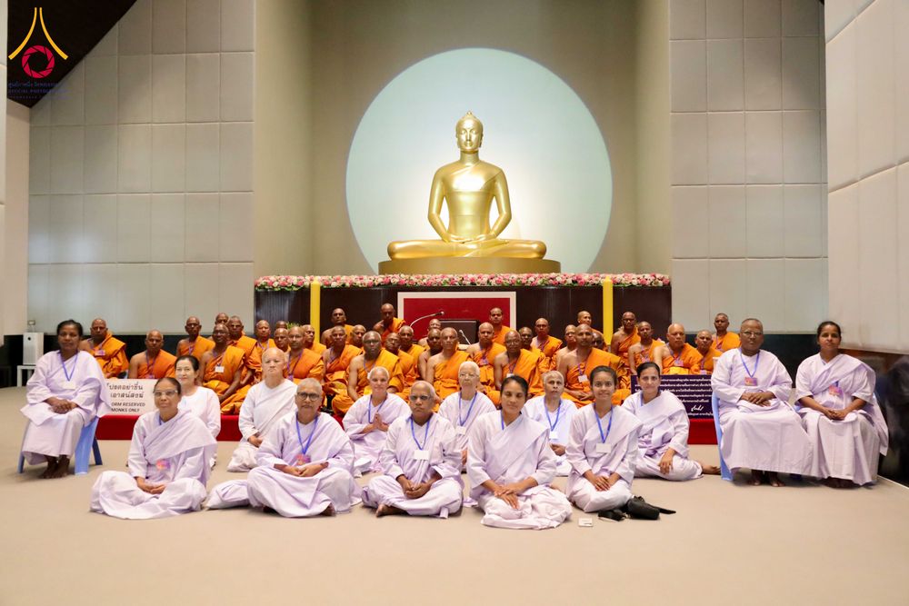 ภาพ No.327639:วันที่ 1-6 พฤษภาคม พ.ศ.2569 ต้อนรับชาวต่างชาติ พระภิกษุ คณะชาวเมียนมาร์  อุบาสิกาชาวอินเดีย เยี่ยมชมวัดพระธรรมกายและสักการะพระมหาธรรมกายเจดีย์
