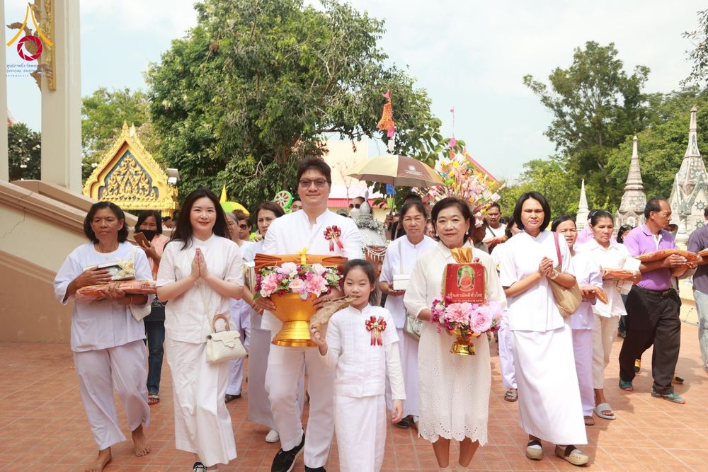 ภาพ No.181978:พิธีทอดกฐิน ณ วัดนิเวศน์ปวราราม จ.สุพรรณบุรี ในโครงการทอดกฐินสามัคคีทั่วไทย 30,000 วัด บูชาธรรม 80 ปี หลวงพ่อธัมมชโย โดยคณะศิษยานุศิษย์วัดพระธรรมกาย วันที่ 2 พฤศจิกายน พ.ศ. 2567