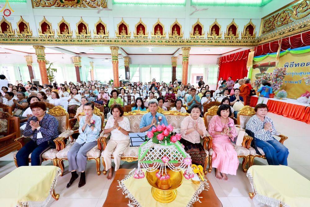 ภาพ No.250210:วันพุธที่ 8 ตุลาคม พ.ศ. 2568 พิธีทอดกฐินสามัคคีทั่วไทย 30,000 วัด โดยคณะศิษยานุศิษย์ บูชาธรรม 81 ปี หลวงพ่อธัมมชโย ณ วัดทัศนารุณสุนทริการาม กรุงเทพฯ