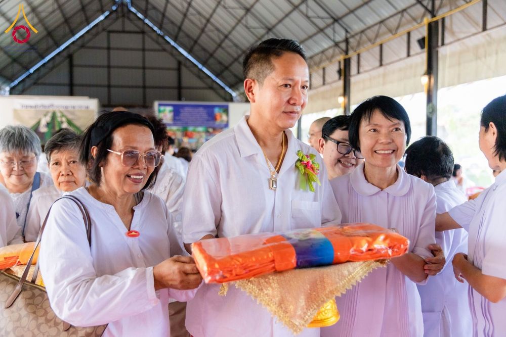 ภาพ No.176905:พิธีทอดกฐิน ณ วัดศรีวรรณวนาราม จ.ปทุมธานี ในโครงการทอดกฐินสามัคคีทั่วไทย 30,000 วัด บูชาธรรม 80 ปี หลวงพ่อธัมมชโย โดยคณะศิษยานุศิษย์วัดพระธรรมกาย วันที่ 2 พฤศจิกายน พ.ศ. 2567
