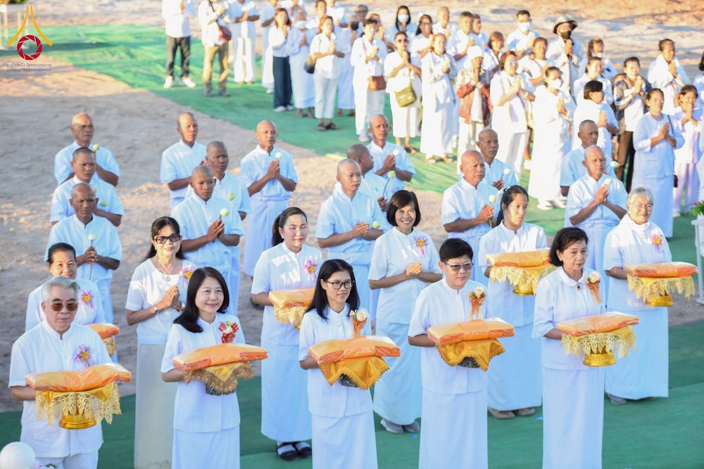 ภาพ No.278053:วันเสาร์ที่ 6 ธันวาคม พ.ศ. 2568 พิธีเวียนประทักษิณ ขอขมามอบผ้าไตร บรรพชาอุปสมบทหมู่ธรรมทายาท จำนวน 53 รูป โครงการอุปสมบทหมู่ รุ่นบูชาธรรมมหาปูชนียาจารย์ ประจำปี 2568 จังหวัดสระบุรี