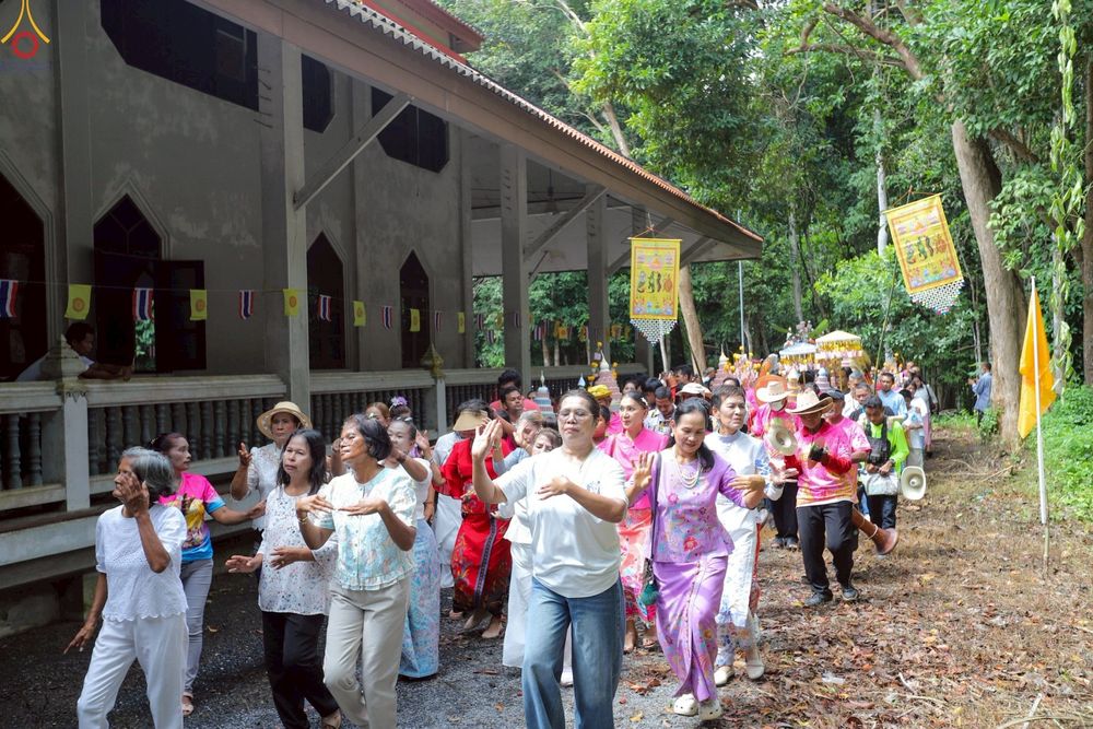 ภาพ No.265475:วันที่ 24 ตุลาคม พ.ศ. 2568 พิธีทอดกฐินสามัคคีทั่วไทย ณ วัดศานติไมตรี ต.ขุนทะเล  อ.เมือง จ.สุราษฎร์ธานี โดยคณะศิษยานุศิษย์ บูชาธรรม 81 ปี หลวงพ่อธัมมชโย