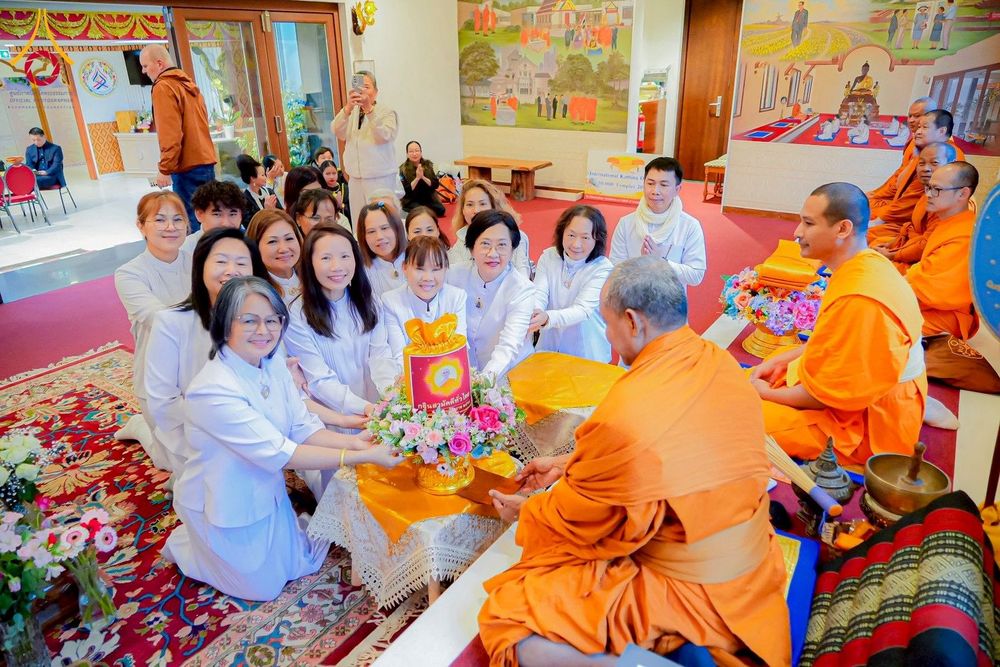 ภาพ No.274142:วันอาทิตย์ที่ 2 พฤศจิกายน พ.ศ. 2568  คณะศิษยานุศิษย์วัดพระธรรมกาย ประเทศเนเธอร์แลนด์ ได้ถวายกฐินสมทบวัดต่างประเทศ ณ วัดพุทธวิหาร อัมสเตอร์ดัม ประเทศเนเธอร์แลนด์