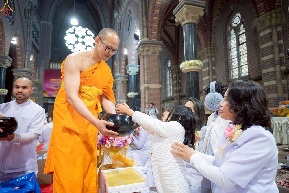 ภาพ No.271347:วันอาทิตย์ที่ 26 ตุลาคม พ.ศ. 2568 พิธีทอดกฐินสามัคคีวัดพระธรรมกายเนเธอร์แลนด์ กฐินเพื่อปฏิสังขรณ์ผนังรอบโบสถ์ อายุกว่า 135 ปี