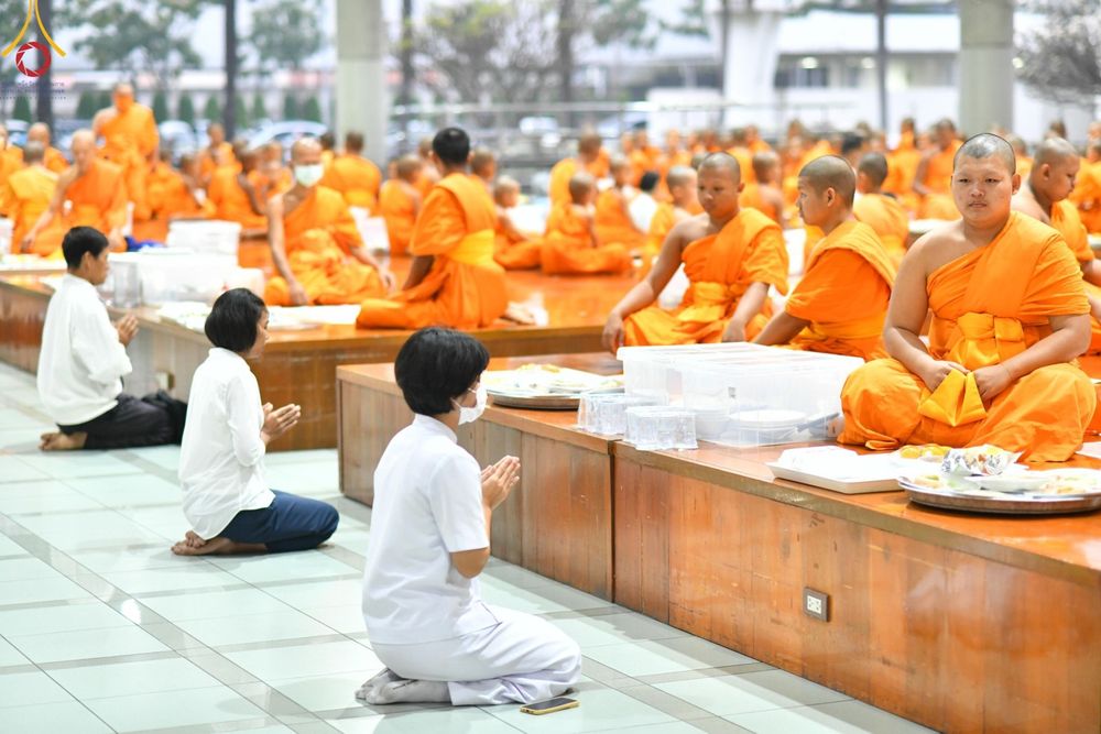 ภาพ No.208322:พิธีสวดพระพุทธมนต์ และถวายภัตตาหารเมนูสวรรค์แด่พระภิกษุ สามเณร วันที่ 15 กุมภาพันธ์ พ.ศ. 2568 ณ หอฉันคุณยายอาจารย์ฯ วัดพระธรรมกาย