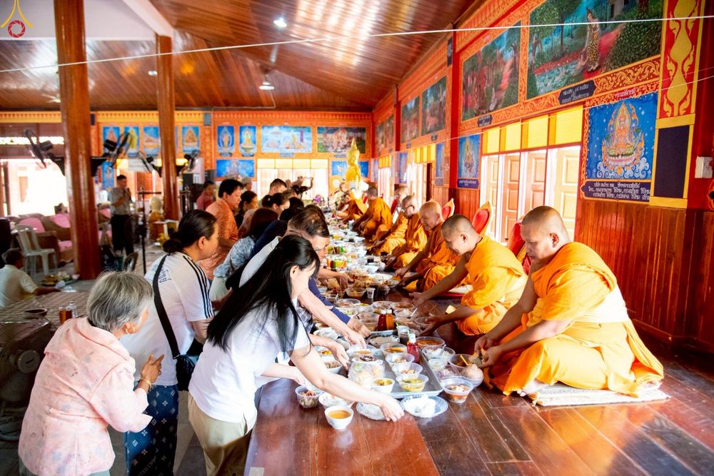 ภาพ No.253316:วันที่ 12 ตุลาคม พ.ศ. 2568 พิธีทอดกฐินสามัคคีทั่วไทย 30,000 วัด โดยคณะศิษยานุศิษย์ บูชาธรรม 81 ปี หลวงพ่อธัมมชโย ณ วัดกลางทุ่ง อ.มหาราช จ.พระนครศรีอยุธยา