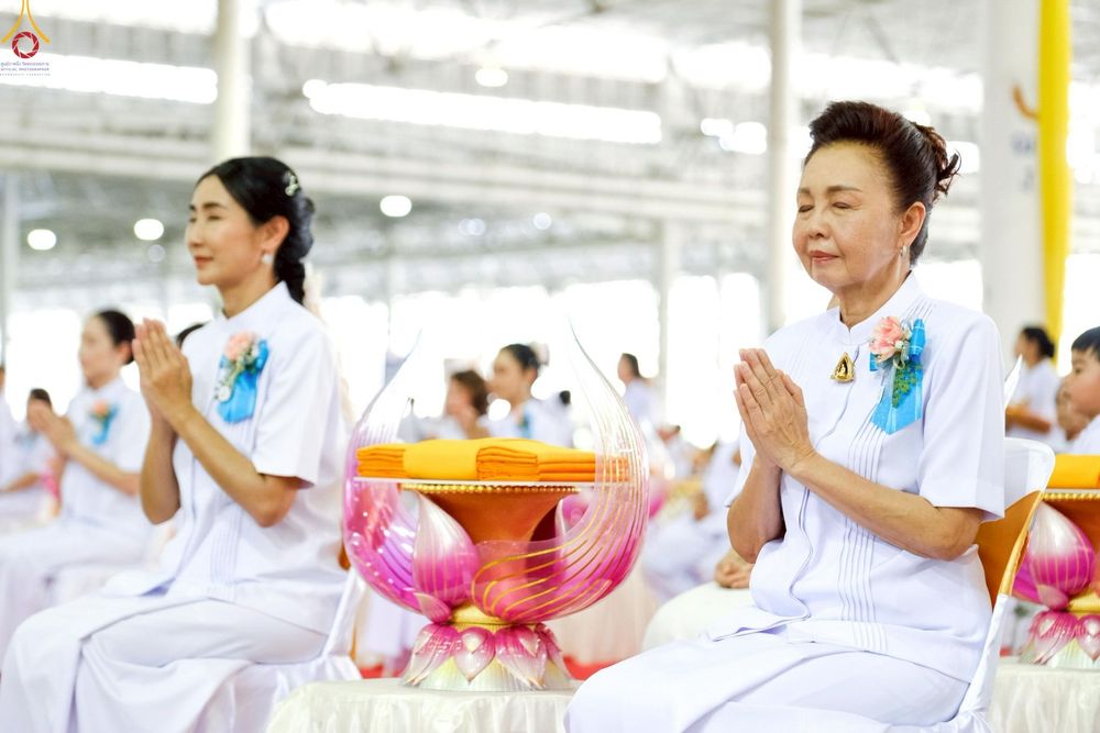 ภาพ No.251516:วันที่ 10 ตุลาคม พ.ศ. 2568 พิธีทอดผ้าป่าสมทบกฐินวัดพระธรรมกาย และสมทบกฐิน 30,000 กว่าวัดทั่วประเทศ ครั้งที่ 3 ณ สภาธรรมกายสากล วัดพระธรรมกาย