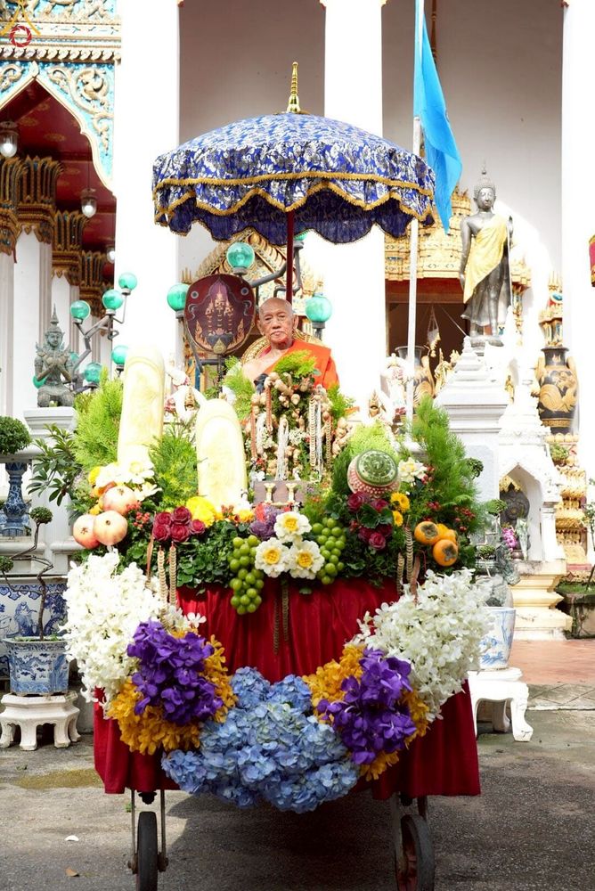 ภาพ No.250185:วันพุธที่ 8 ตุลาคม พ.ศ. 2568 พิธีทอดกฐินสามัคคีทั่วไทย 30,000 วัด โดยคณะศิษยานุศิษย์ บูชาธรรม 81 ปี หลวงพ่อธัมมชโย ณ วัดคลองเตยใน กรุงเทพฯ