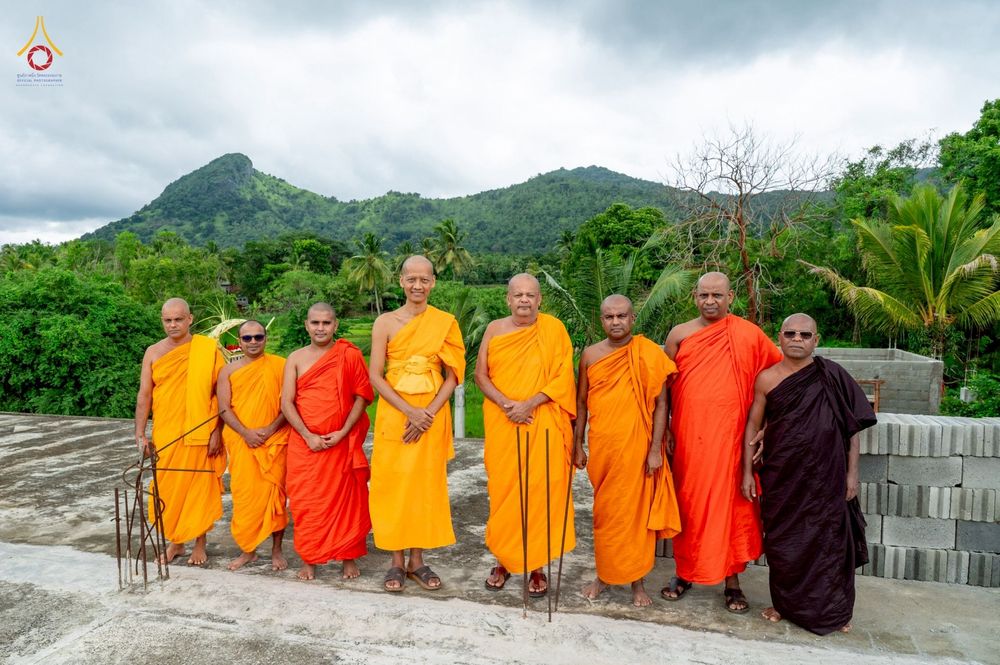 ภาพ No.262956:วันที่ 22 ตุลาคม พ.ศ. 2568 พิธีทอดกฐินสมทบ วัดกัลยาณมิตรต่างประเทศ  บูชาธรรม 81 ปี หลวงพ่อธัมมชโย ณ วัดโกฮอน ราชมหาวิหารายา และวัดศรีสุธรรมมารามายา   เมืองมาตะเล ประเทศศรีลังกา 