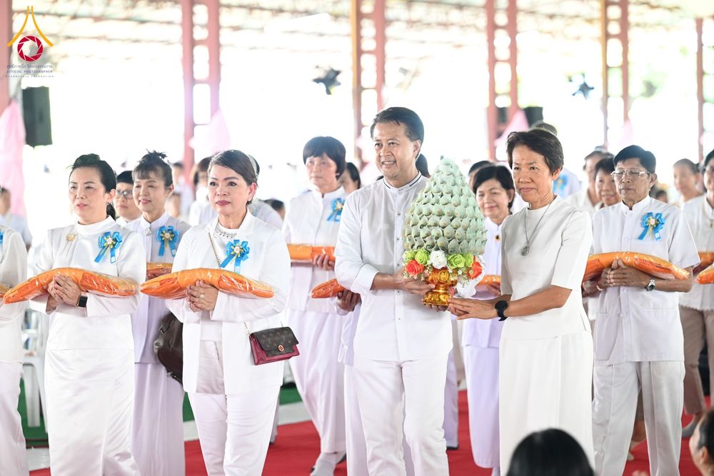 ภาพ No.161995:พิธีทอดผ้าป่า ในวันออกพรรษา ณ พุทธอุทยานนานาชาติ จังหวัดหนองคาย วันพฤหัสบดีที่ 17 ตุลาคม พ.ศ. 2567