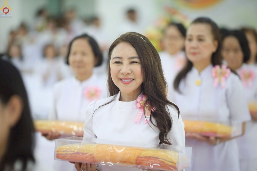 ภาพ No.258569:วันที่ 19 ตุลาคม พ.ศ. 2568 พิธีทอดกฐินสามัคคีทั่วไทย 30,000 วัด โดยคณะศิษยานุศิษย์ บูชาธรรม 81 ปี หลวงพ่อธัมมชโย ณ ศูนย์ปฎิบัติธรรมน้ำใสใจสว่าง  เขตบางกอกน้อย กรุงเทพมหานคร