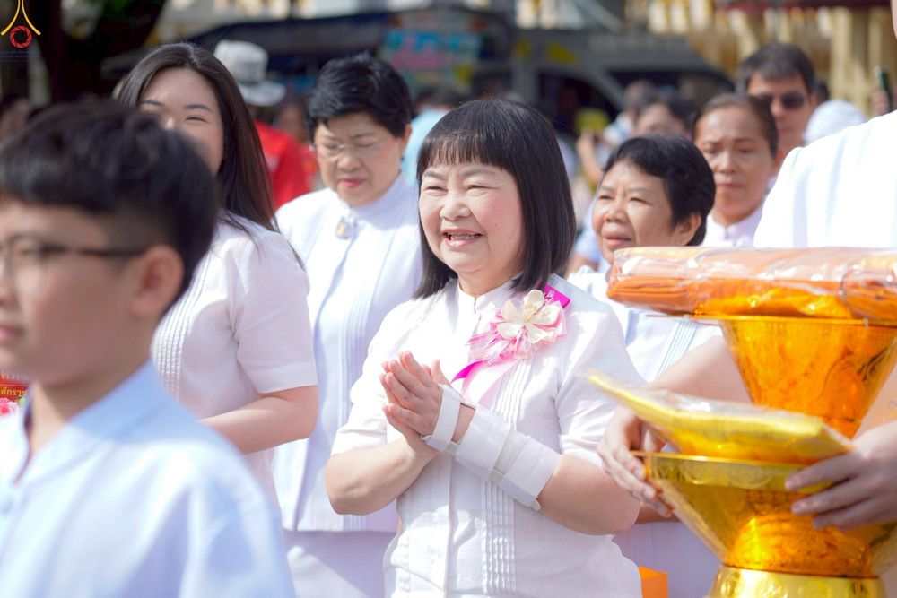 ภาพ No.265045:วันที่ 8 ตุลาคม พ.ศ. 2568 พิธีทอดกฐินสามัคคีทั่วไทย 30,000 วัด โดยคณะศิษยานุศิษย์ บูชาธรรม 81 ปี หลวงพ่อธัมมชโย ณ วัดอ้อมน้อย อ.กระทุ่มแบน จ.สมุทรสาคร