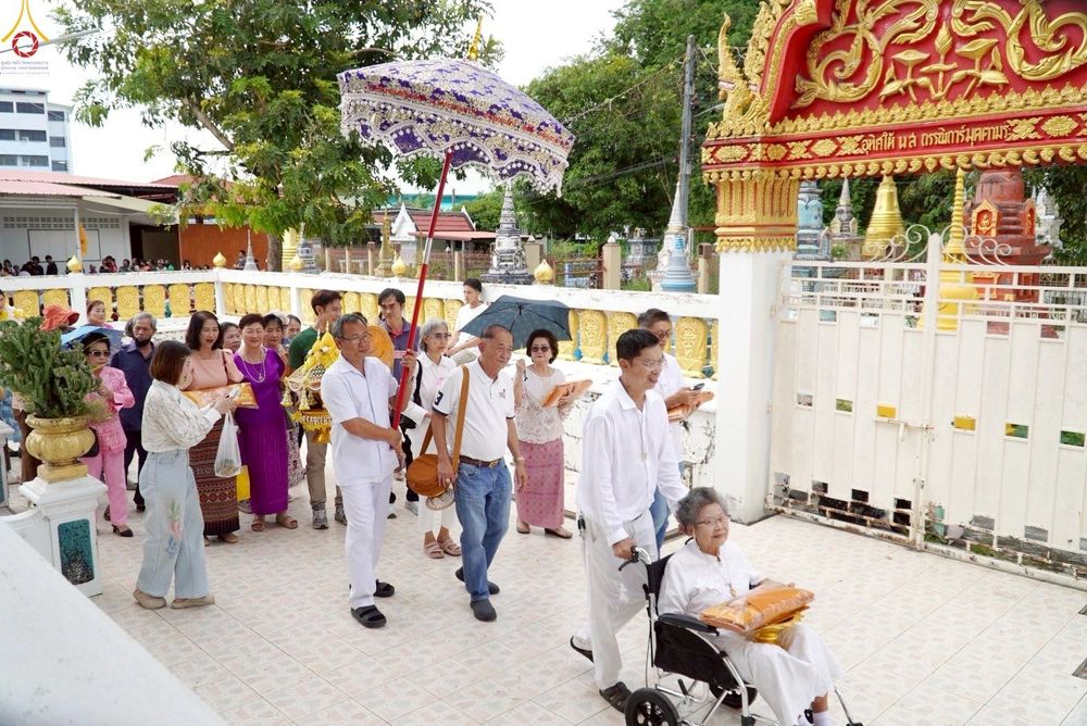 ภาพ No.252141:วันที่ 11 ตุลาคม พ.ศ. 2568 พิธีทอดกฐินสามัคคีทั่วไทย 30,000 วัด โดยคณะศิษยานุศิษย์ บูชาธรรม 81 ปี หลวงพ่อธัมมชโย ณ วัดกลางทุมมาวาส อ.พนัสนิคม จ.ชลบุรี