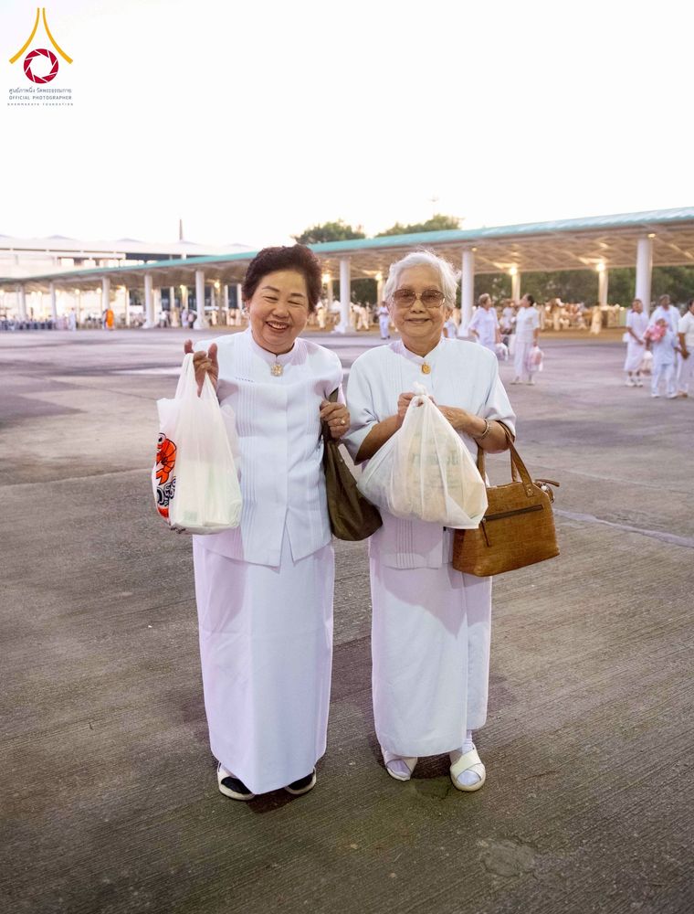 ภาพ No.276952:วันอาทิตย์ที่ 7 ธันวาคม พ.ศ. 2568 พิธีตักบาตรอาทิตย์ต้นเดือน ณ บ้านแก้วเรือนทองคุณยายฯ วัดพระธรรมกาย