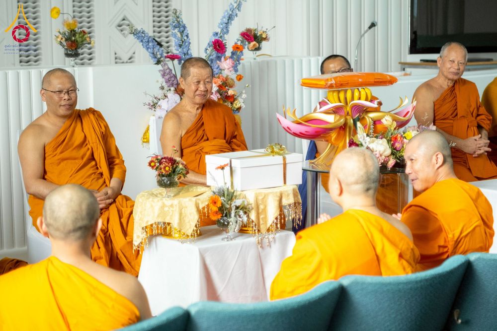 ภาพ No.265798:วันที่ 2 พฤศจิกายน พ.ศ. 2568 วัดพระธรรมกายเมลเบิร์น ได้มีโอกาสถวายการต้อนรับ พระเดชพระคุณ พระเทพปริยัติโสภณ เจ้าคณะจังหวัดกาญจนบุรี และเจ้าอาวาสวัดไชยชุมพลชนะสงคราม