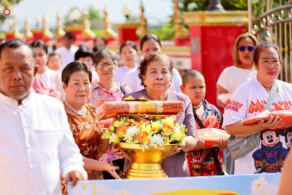 ภาพ No.250857:วันพุธที่ 8 ตุลาคม พ.ศ. 2568 พิธีทอดกฐินสามัคคีทั่วไทย 30,000 วัด โดยคณะศิษยานุศิษย์ บูชาธรรม 81 ปี หลวงพ่อธัมมชโย ณ วัดวังวน อ.พรหมพิราม จ.พิษณุโลก