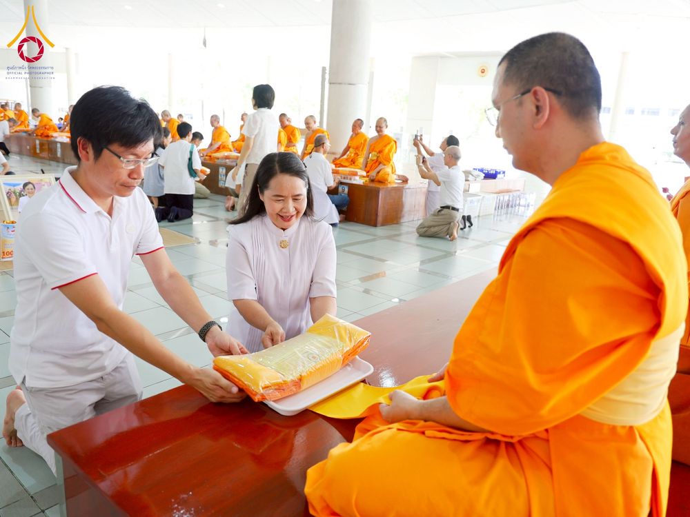 ภาพ No.262638:วันที่ 18,25 ตุลาคม พ.ศ. 2568 พิธีถวายภัตตาหารเมนูสวรรค์ เพื่อการบรรลุธรรม ณ หอฉันคุณยายอาจารย์ฯ วัดพระธรรมกาย