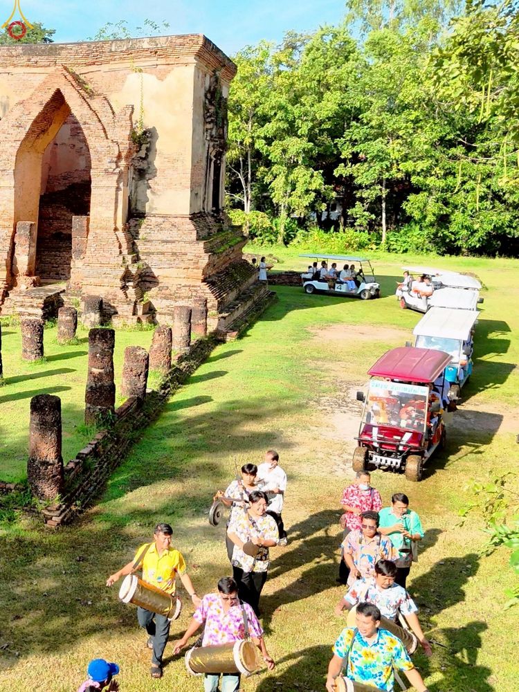 ภาพ No.261994:วันที่ 19 ตุลาคม พ.ศ. 2568 พิธีทอดกฐินสามัคคีทั่วไทย 30,000 วัด โดยคณะศิษยานุศิษย์ บูชาธรรม 81 ปี หลวงพ่อธัมมชโย ณ วัดตะพังทองหลาง ต.เมืองเก่า อ.เมือง จ.สุโขทัย