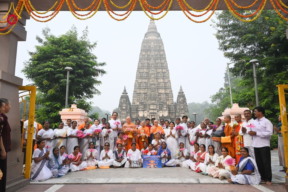 ภาพ No.179755:พิธีทอดกฐินสมทบ ณ วัดพุทธรัตน ทอดกฐินใต้ต้นพระศรีมหาโพธิ์ เมืองพุทธคยา ประเทศอินเดีย วันที่ 12 พฤศจิกายน พ.ศ. 2567