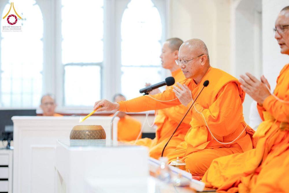 ภาพ No.175365:พิธีทอดกฐิน วัดพระธรรมกายแมนเชสเตอร์ เอดจลีย์ สต็อคพอร์ต ประเทศอังกฤษ ในโครงการกฐินสามัคคีทั่วไทย 30,000 วัด บูชาธรรม 80 ปี หลวงพ่อธัมมชโย โดยคณะศิษยานุศิษย์วัดพระธรรมกาย วันที่ 10 พฤศจิกายน พ.ศ. 2567