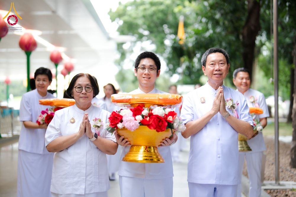 ภาพ No.159053:พิธีทอดผ้าป่าถวายทุนการศึกษาพระภิกษุสามเณรทั่วโลก และ พิธีถวายสังฆทานหนังสือพระไตรปิฏก 80 วัด บูชาธรรม 80 ปี หลวงพ่อธัมมชโย วันเสาร์ที่ 21 กันยายน พ.ศ. 2567 ณ โบสถ์พระไตรปิฏก วัดพระธรรมกาย