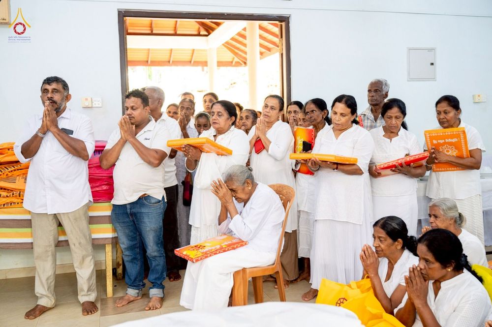 ภาพ No.266604:วันที่ 25 ตุลาคม พ.ศ. 2568 พิธีทอดกฐินสมทบ วัดกัลยาณมิตรต่างประเทศ  บูชาธรรม 81 ปี หลวงพ่อธัมมชโย ณ วัดธรรมวัฒนา รามายา  เมืองมาตะเล ประเทศศรีลังกา 