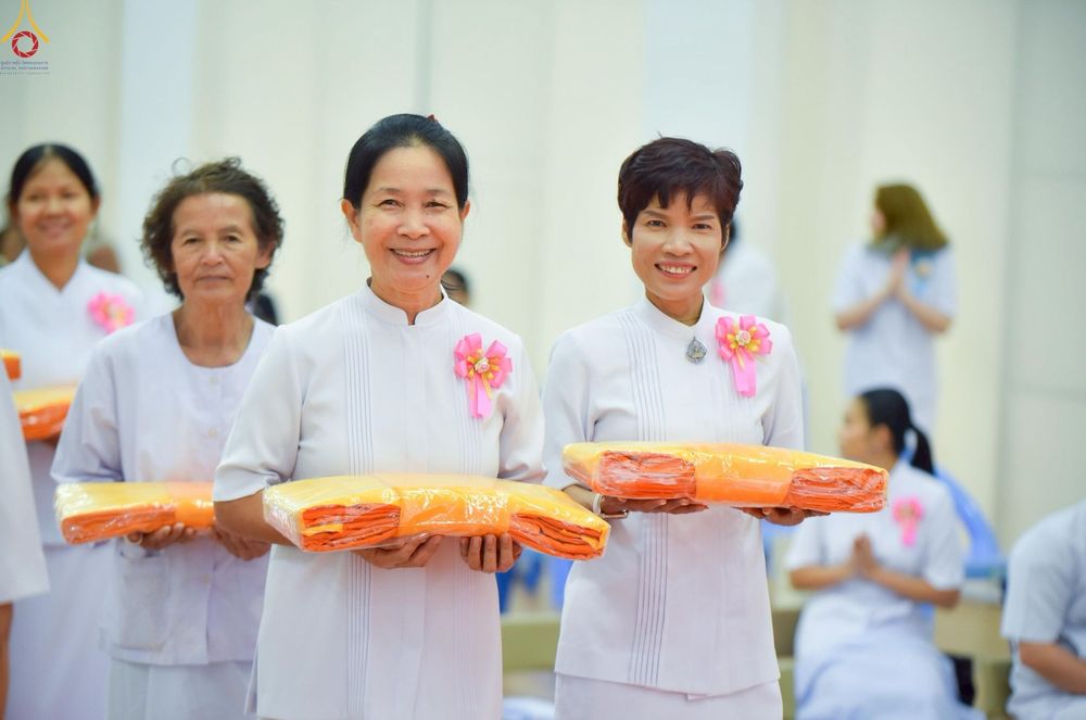 ภาพ No.249904:วันอังคารที่ 30 กันยายน พ.ศ. 2568 พิธีตอกเสามงคลต้นแรกอาคารเศรษฐีถาวร ที่พักผู้มาปฏิบัติธรรม ณ ศูนย์ปฏิบัติธรรมจันทบุรี