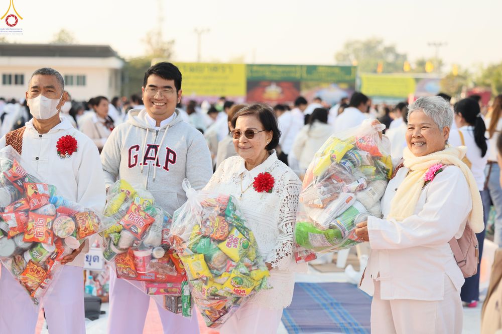 ภาพ No.292476:วันที่ 11 มกราคม พ.ศ. 2569 พิธีตักบาตรพระธรรมยาตรา ณ อนุสรณ์สถานคลองบางนางแท่น อ.สามพราน จ.นครปฐม ในโครงการธรรมยาตรา กตัญญูบูชา มหาปูชนียาจารย์ พระมงคลเทพมุนี(สด จนฺทสโร) พระผู้ปราบมาร อนุสรณ์สถาน 7 แห่ง ปีที่ 14