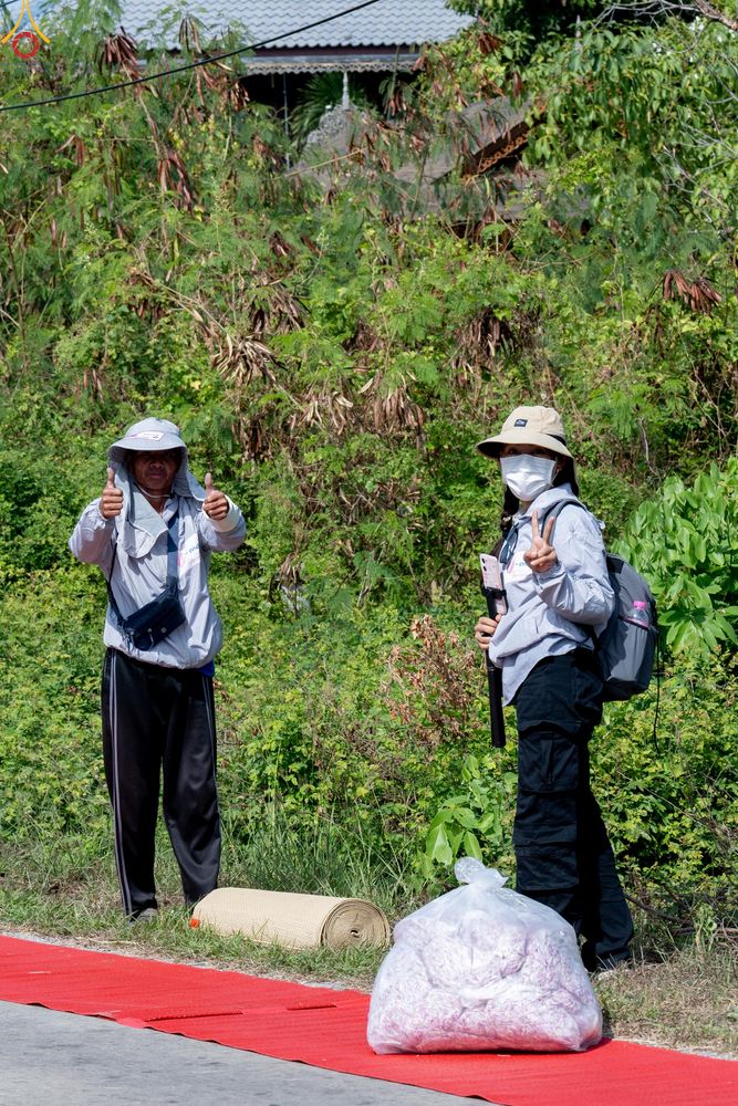 ภาพ No.296261:ภาพเบื้องหลังอาสาสมัครรวมใจ ชุดที่ 2 ในโครงการธรรมยาตรา กตัญญูบูชา มหาปูชนียาจารย์ พระมงคลเทพมุนี(สด จนฺทสโร) พระผู้ปราบมาร อนุสรณ์สถาน 7 แห่ง ปีที่ 14