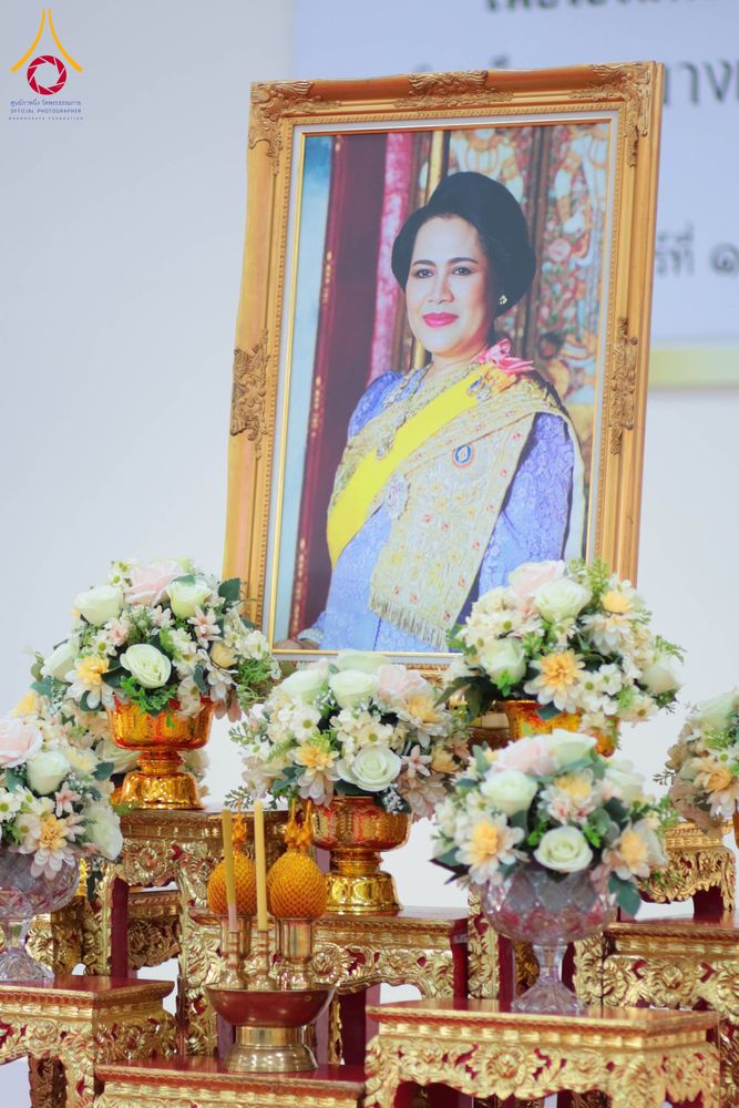 ภาพ No.327413:วันศุกร์ที่ 1 พฤษภาคม พ.ศ. 2569 รวมใจพสกนิกรชาวอำเภอคลองหลวง ประดิษฐ์ดอกไม้จันทน์ เพื่อใช้ในพิธีถวายดอกไม้จันทน์ในงานพระราชพิธีถวายพระเพลิงพระบรมศพ สมเด็จพระนางเจ้าสิริกิติ์ พระบรมราชินีนาถ พระบรมราชชนนีพันปีหลวง ณ วัดพระธรรมกาย