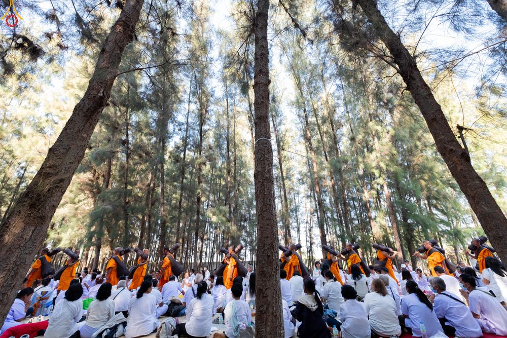 ภาพ No.292793:วันที่ 11 มกราคม พ.ศ. 2569 พิธีต้อนรับพระธรรมยาตรา ณ อนุสรณ์สถานลำดับที่ 3 สถานที่เกิดในเพศสมณะ วัดสองพี่น้อง อำเภอสองพี่น้อง จังหวัดสุพรรณบุรี ในโครงการธรรมยาตรา กตัญญูบูชา มหาปูชนียาจารย์ พระมงคลเทพมุนี(สด จนฺทสโร) พระผู้ปราบมาร อนุสรณ์สถาน 7 แห่ง ปีที