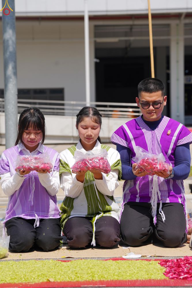 ภาพ No.304119:วันที่ 25 มกราคม พ.ศ. 2569 พิธีต้อนรับพระธรรมยาตรา  รร.สามัคคีราษฏร์บำรุง-วัดพระธรรมกาย ในโครงการธรรมยาตรา กตัญญูบูชา มหาปูชนียาจารย์ พระมงคลเทพมุนี(สด จนฺทสโร) พระผู้ปราบมาร อนุสรณ์สถาน 7 แห่ง ปีที่ 14