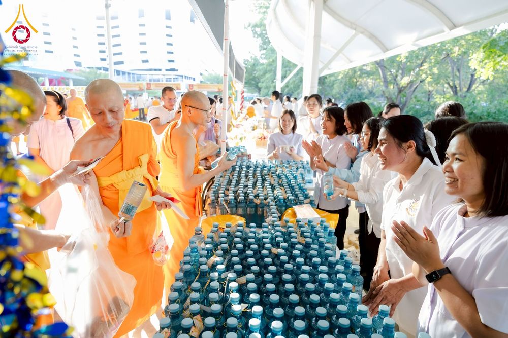 ภาพ No.273055:วันอาทิตย์ที่ 23 พฤศจิกายน พ.ศ.2568 พิธีมุทิตาสักการะ พระมหาเถระและพระเถระ ประจำปีพุทธศักราช 2568 ณ ห้องแก้วสารพัดนึก 2 สภาธรรมกายสากล  วัดพระธรรมกาย