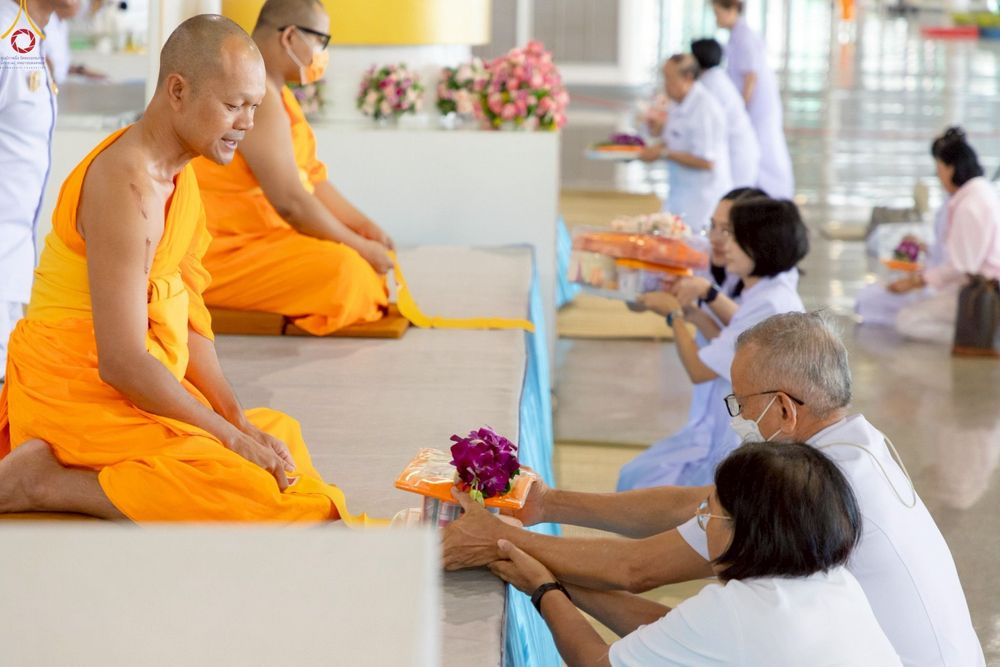ภาพ No.240589:วันพุธที่ 27 สิงหาคม พ.ศ. 2568 พิธีตักบาตร ในวันธรรมชัย ณ วัดพระธรรมกาย จ.ปทุมธานี