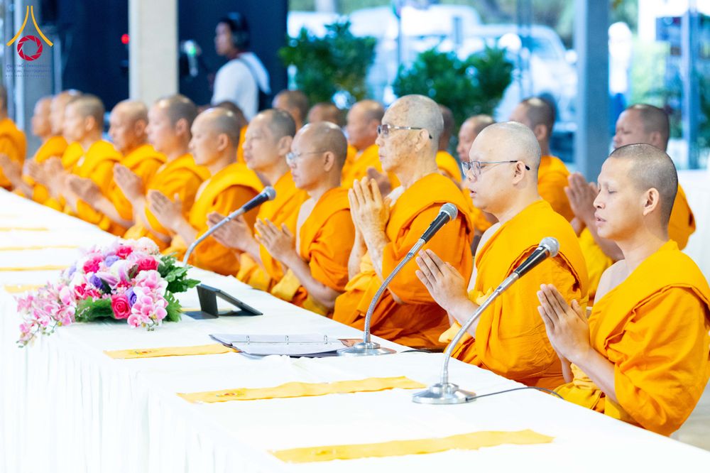 ภาพ No.288868:วันที่ 6 มกราคม พ.ศ. 2569 พิธีถวายภัตตาหารเป็นสังฆทาน แด่พระธรรมยาตรา ในโครงการธรรมยาตรา กตัญญูบูชา มหาปูชนียาจารย์ พระมงคลเทพมุนี(สด จนฺทสโร) พระผู้ปราบมาร อนุสรณ์สถาน 7 แห่ง ปีที่ 14 ณ อนุสรณ์สถานมหาวิหารพระมงคลเทพมุนี (โลตัสแลนด์) อ.สองพี่น้อง จ.สุพรร